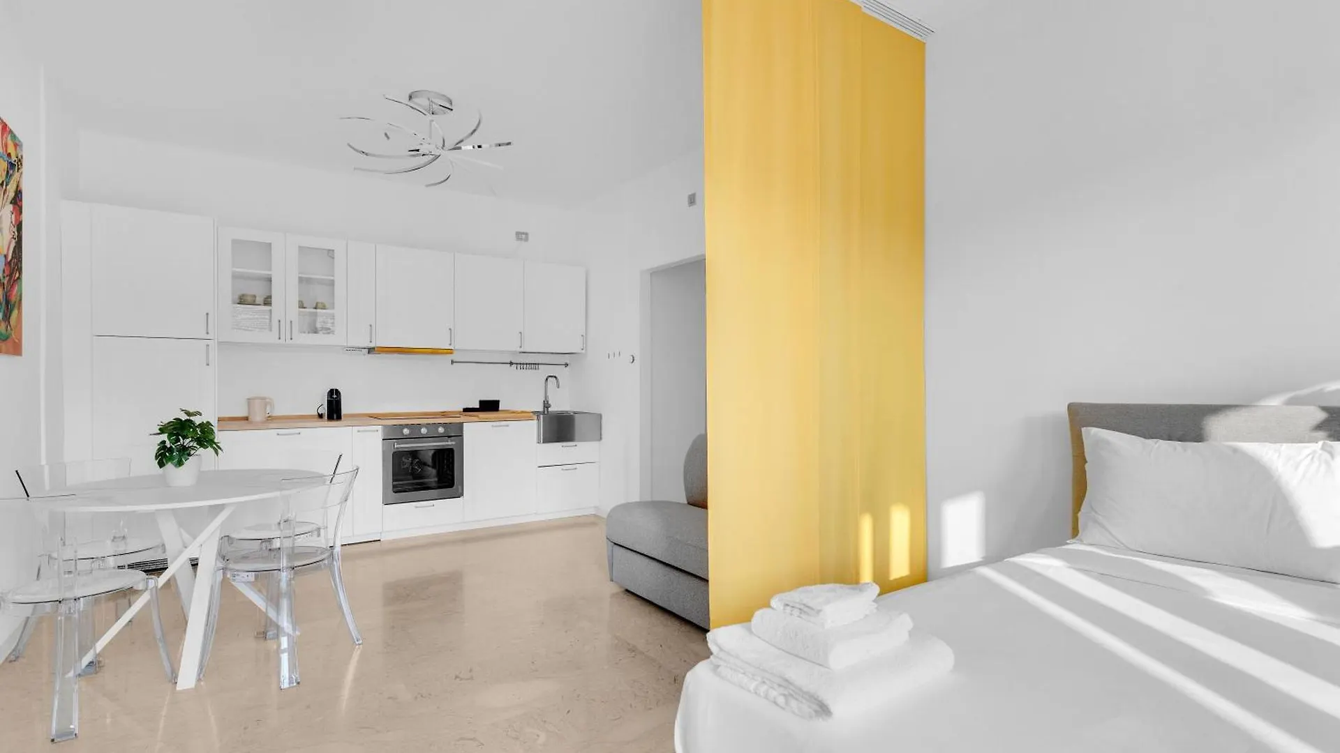 Yellow Flat Central 밀라노